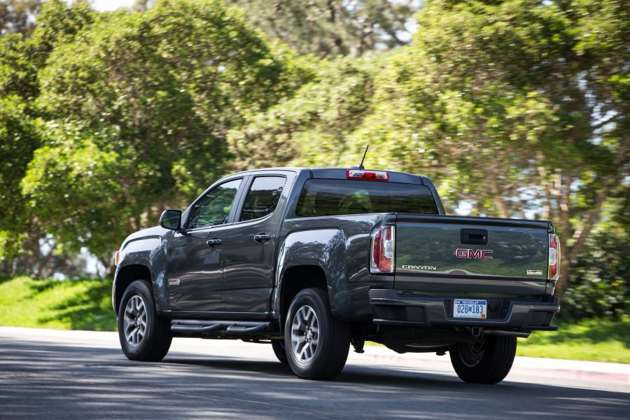  GMC Canyon All Terrain Crew Cab 2015 года  (фото 4 из 21)